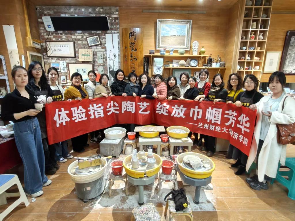 体验指尖陶艺，绽放巾帼芳华——皇冠welcome官网举...