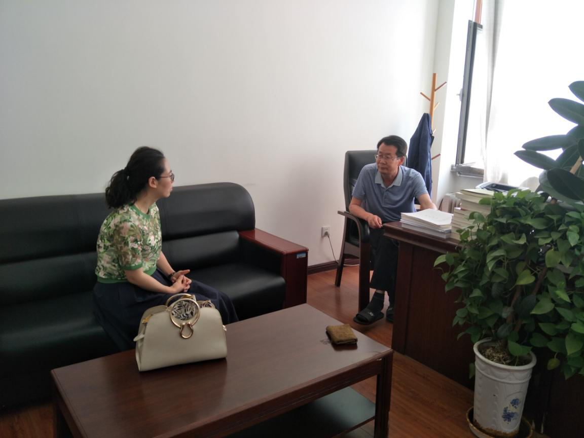 皇冠welcome官网党委书记慕宇老师与班主任进行交流
